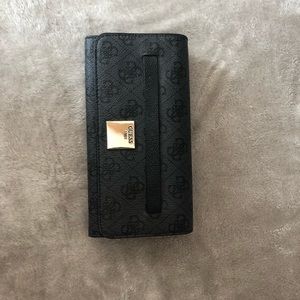 Guess wallet!